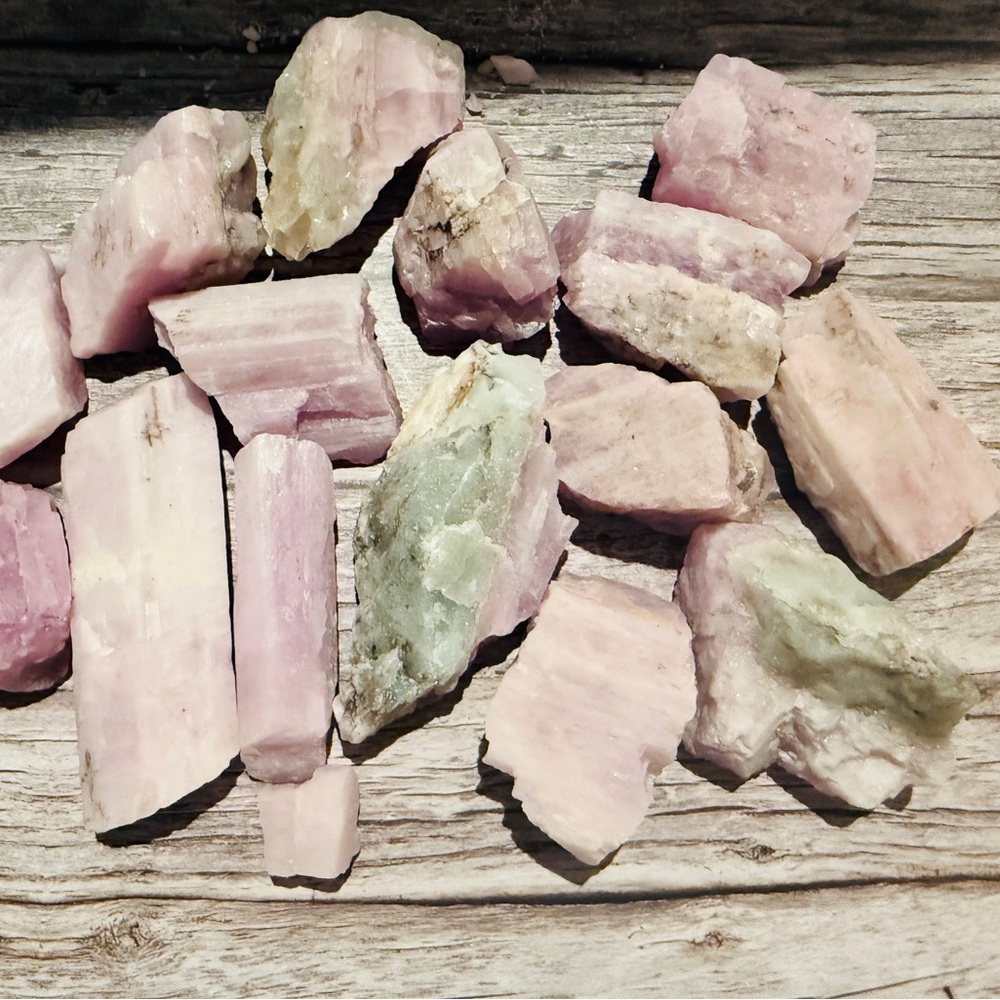 16pcs Raw Rough Kunzite Purple Crystal Healing Energy Mineral Specimen